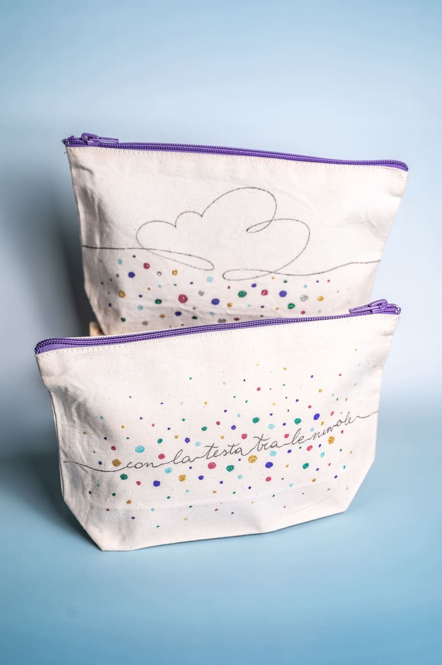 Beauty-case artistico con design astratto e texture unica