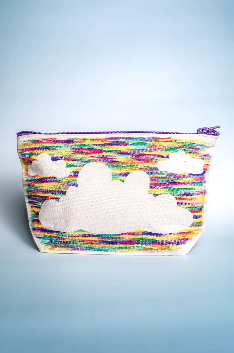 Beauty-case dipinto a mano con motivi particolari e texture uniche