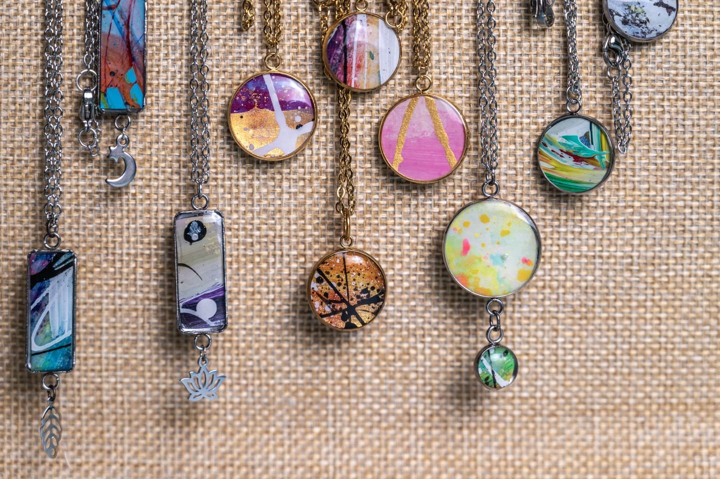 Collana artistica Little Dreams con motivi sognanti e texture particolare