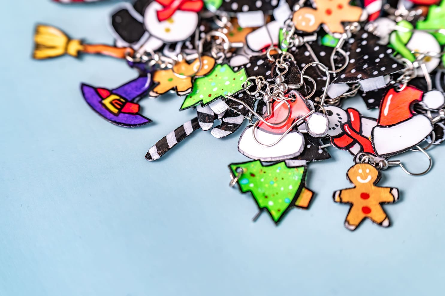 Orecchini della collezione Joyful con motivi che portano felicità