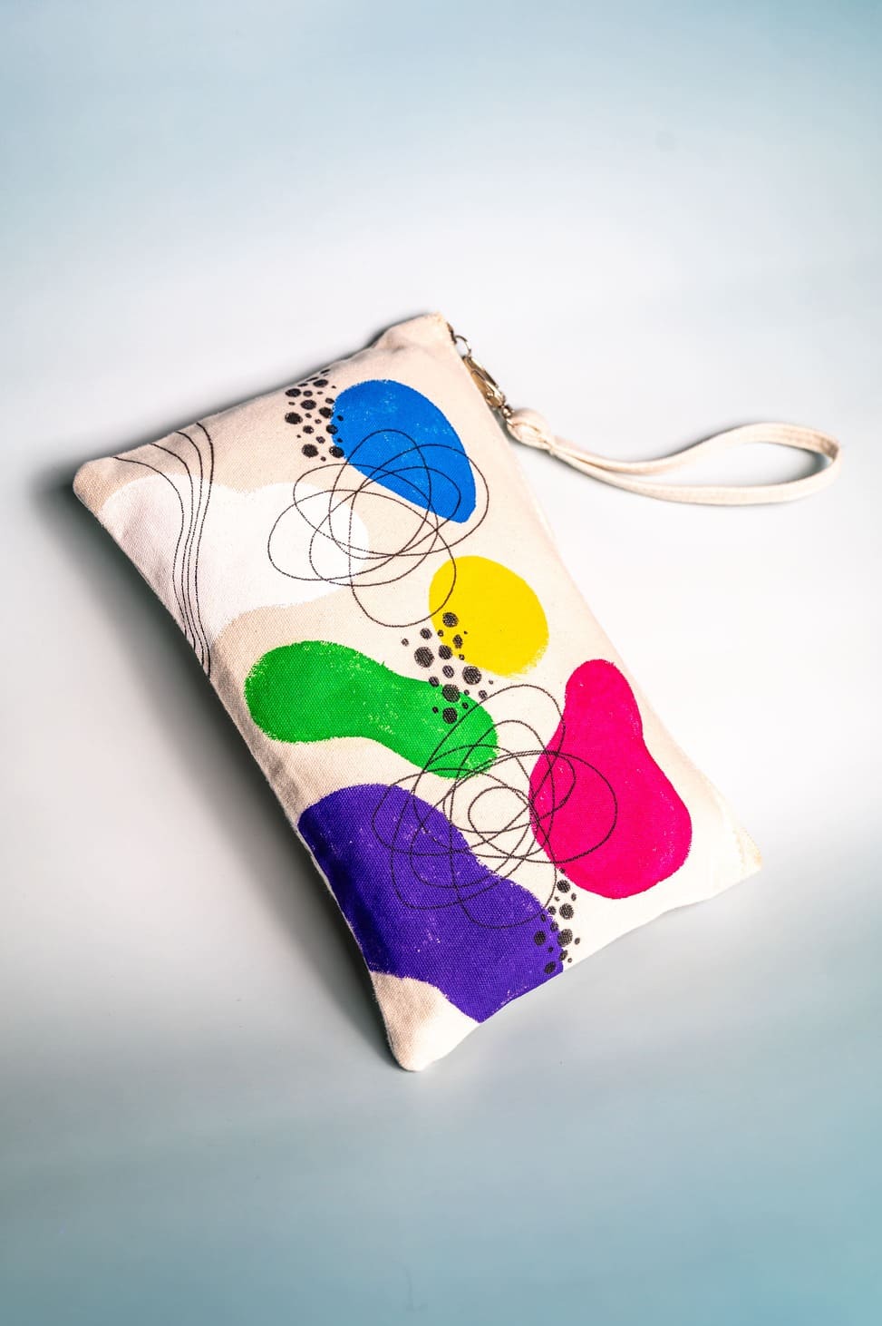 Borsa artistica con design astratto e texture particolare